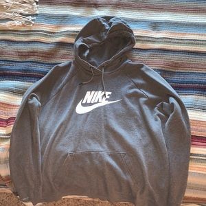grey nike sweatshirt